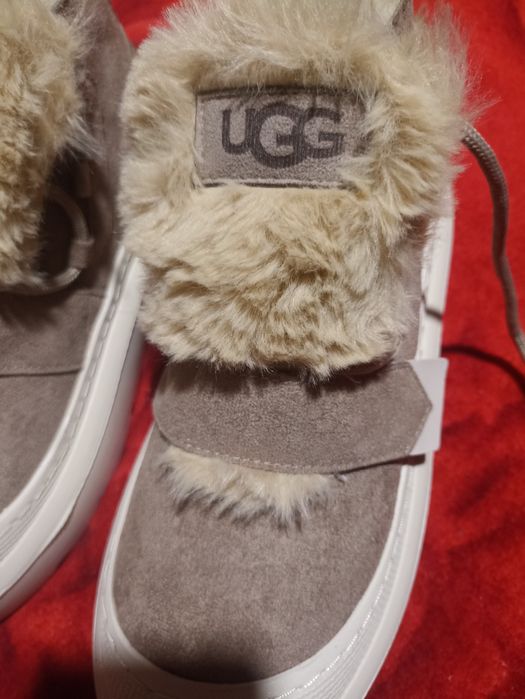 Ghete UGG blanite