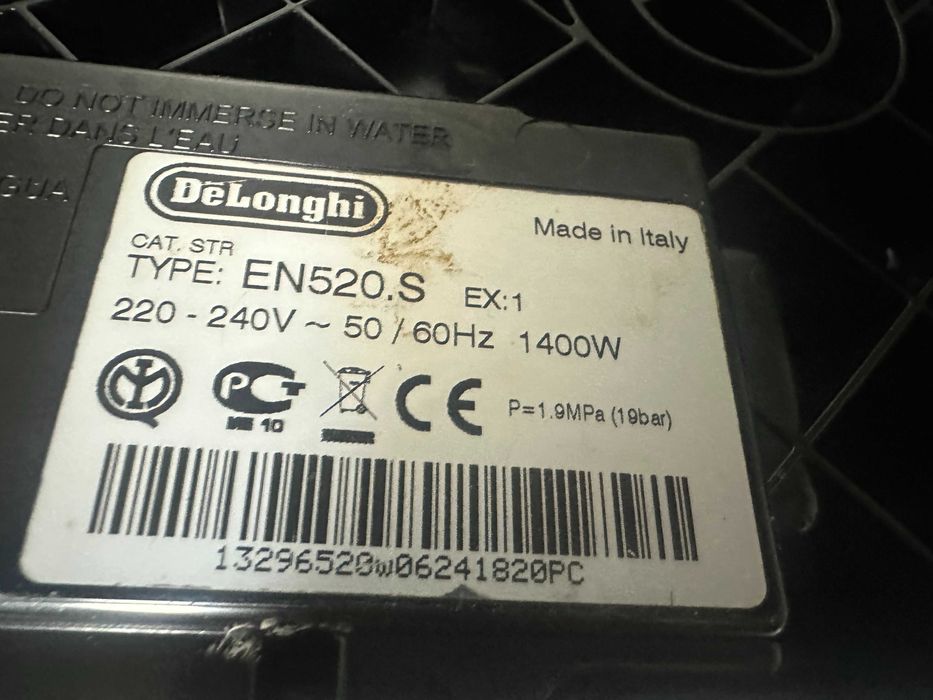 Капсулна кафемашина Nespresso Lattissima Plus Espresso Machine EN520S