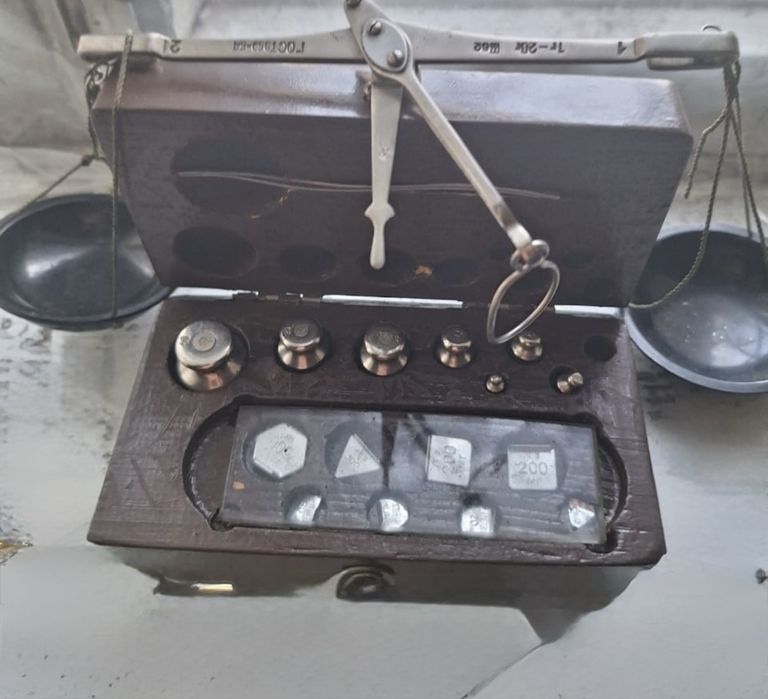 Сотилади! Продаётся Весы - Разновес(гири) для ювелиров