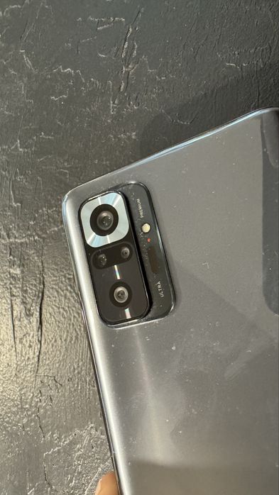 Redmi Note 10 Pro 128gb в отлично състояние, има леки външни забележки