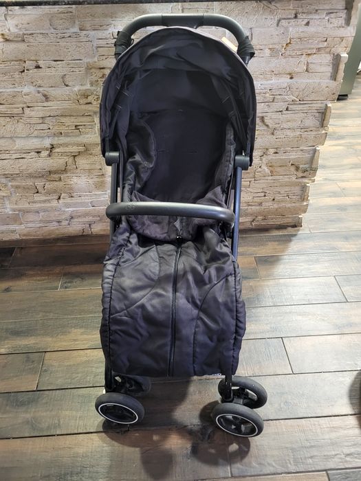 Лятна бебешка количка GB Qbit + AT Velvet Black