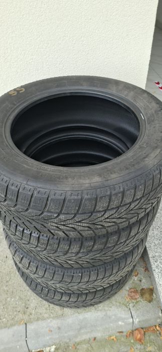 Anvelope iarna 215 65 r17 (NU TRIMIT PRIN CURIER)