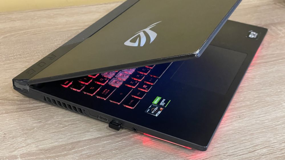 Игравой ноутбук Asus ROG Strix G513