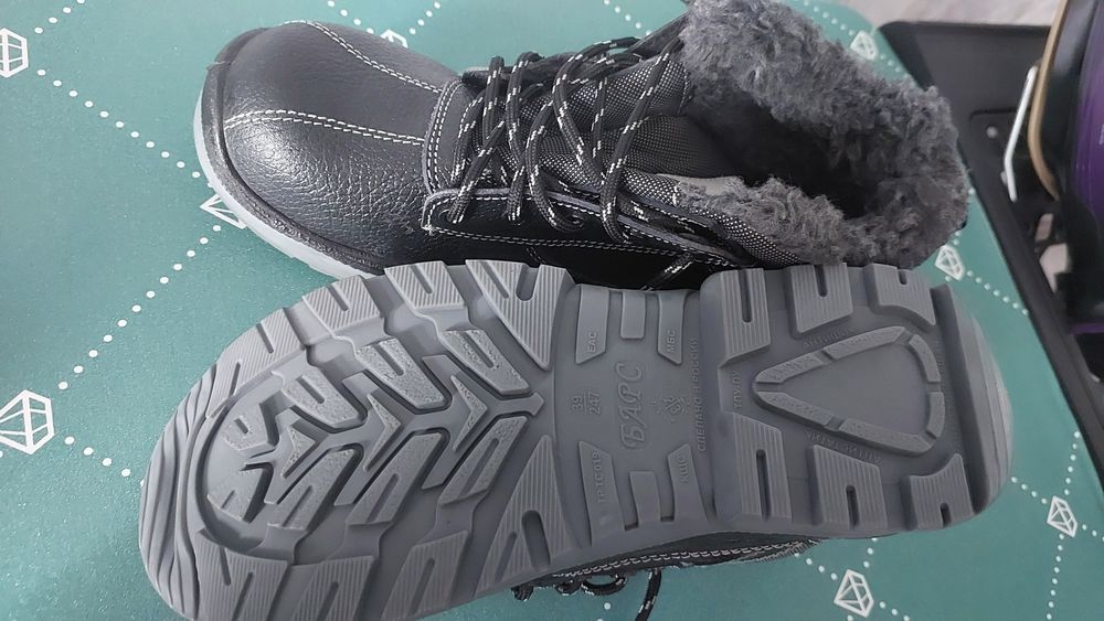 Продам ботинки зимние