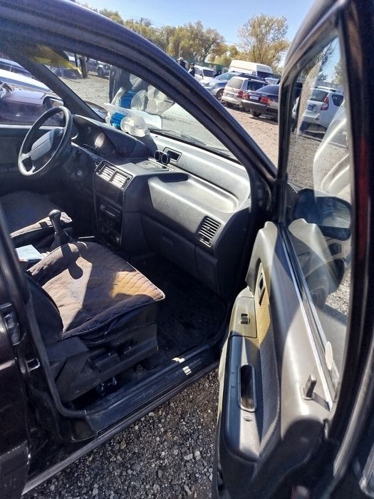 Продам семейный автомобиль