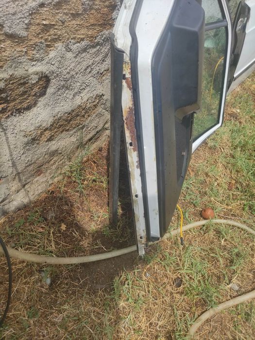 Врата отМерцедес 190