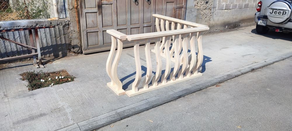 Дървен парапет от масив