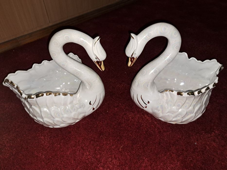 Продается лебеди