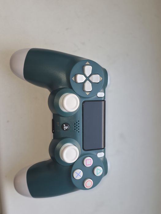 Джойстик (не б/у ) для игровой консоли Ps4