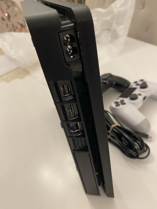 PS 4 Slim  perfecta stare