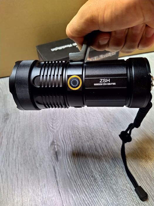 Lanterna XHP360 cu 36 de Nuclee +Turbo,  MANER, ZOOM, Display Digital