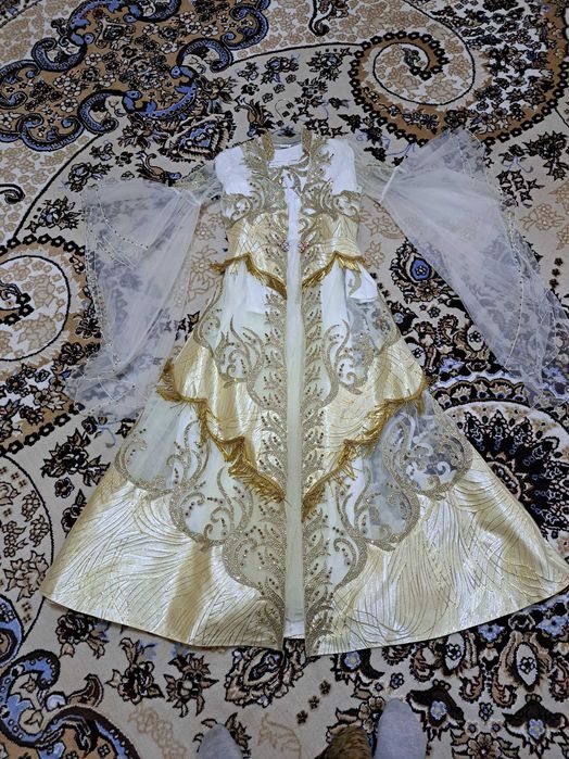 ansambl sotiladi troyka