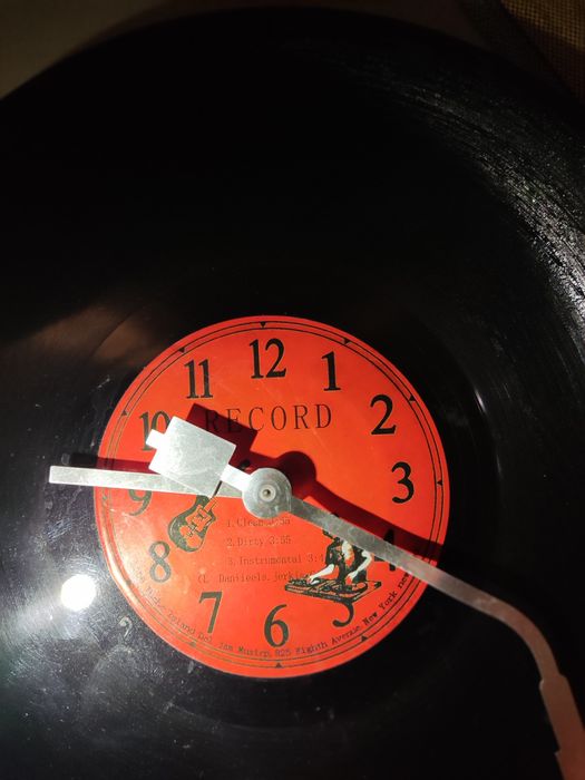 Часы "виниловая пластинка"