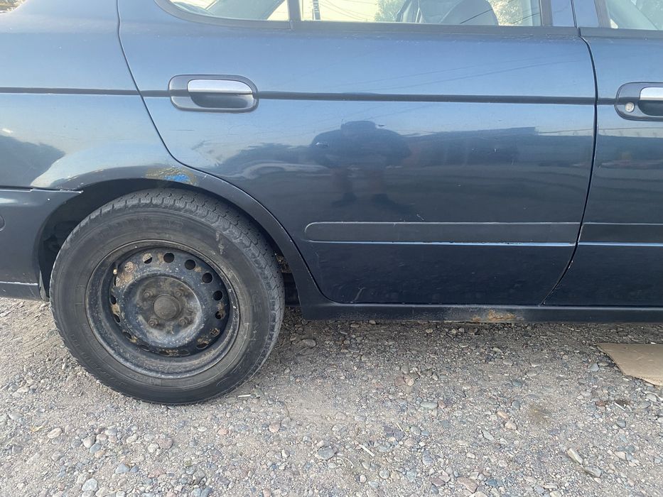 Nissan sunny 2000 год