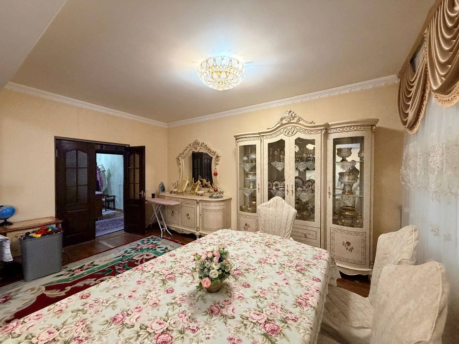 Юнусабад 10 квартал. Продается квартира 4/4/5