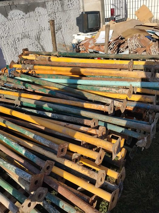 Schelă și popi metalici Spania