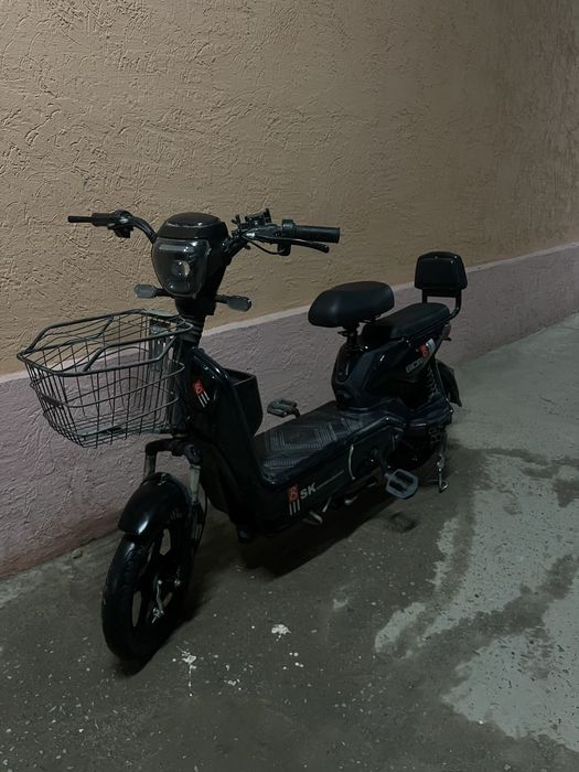 Скутер sk8 продам