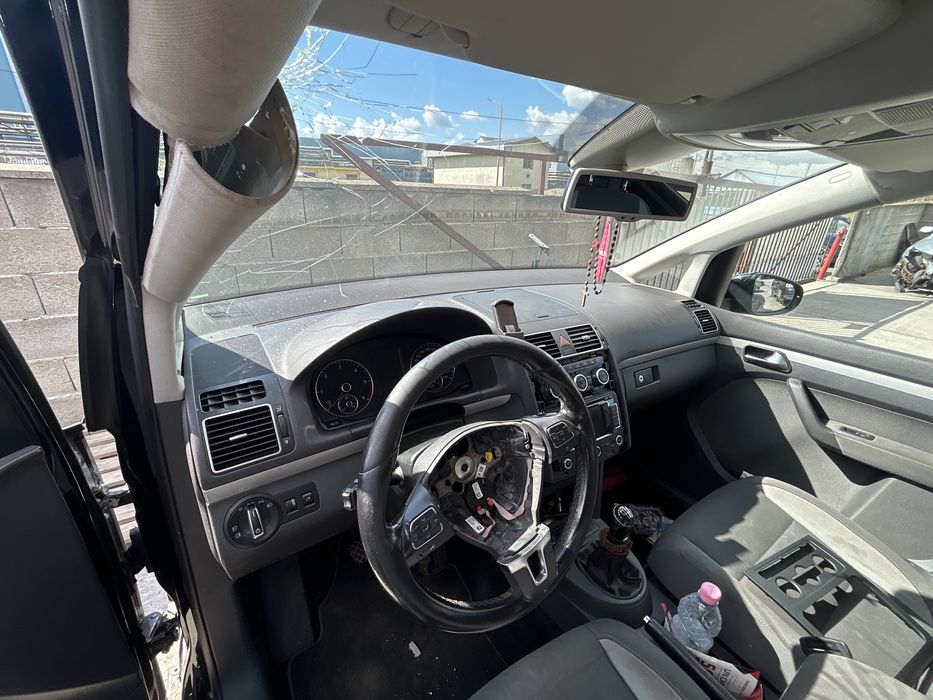 Plansa bord cu airbag pasager vw touran an 2010-2015