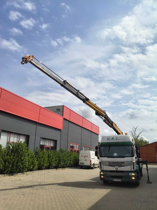 Camion cu macara