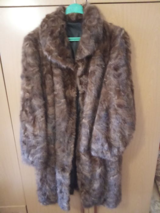 Продавам ново кожено палто