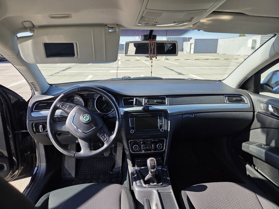 Škoda Superb 2010 diesel, 6.253 € — imagine 5