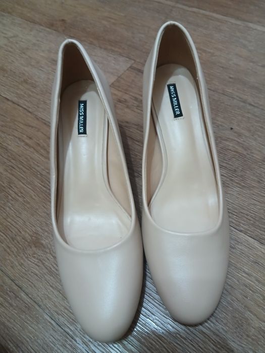 Продам туфли новые