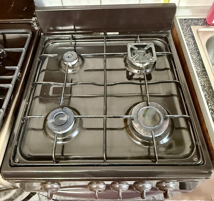 Продам газ плиту