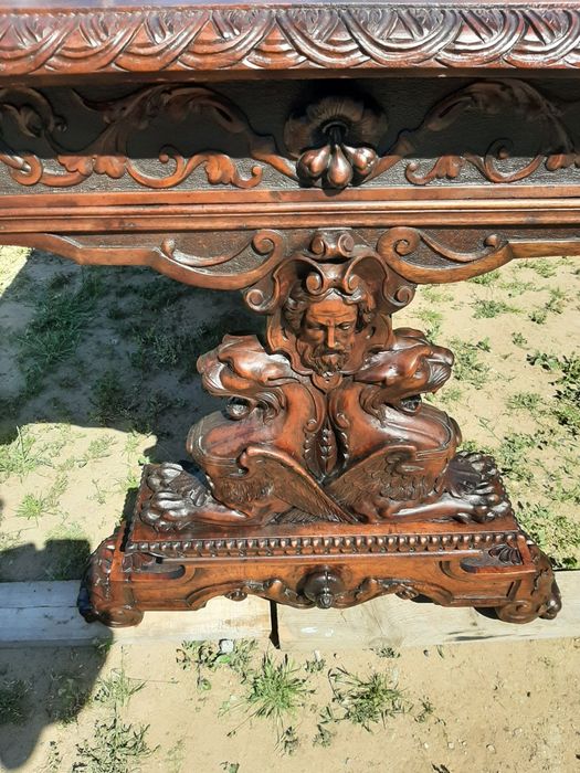 BIROU  cu 8 Scaune . Preț șoc ff.convenabil ptr.cunoscători  2200 euro