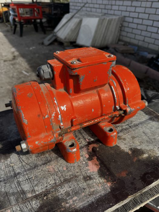 Вибромотор для вибростола