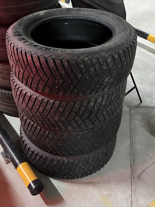 Goodyear на шипах 235/60r18
