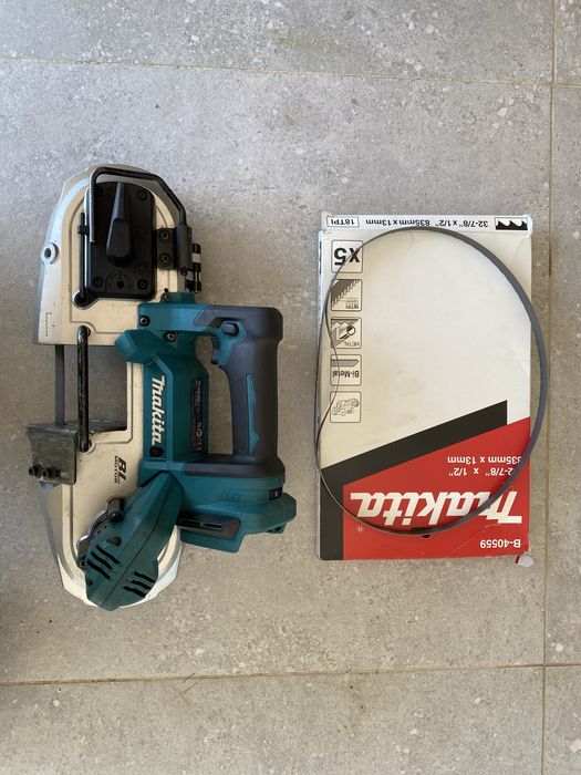 Fierastrau cu banda pentru metal Makita DPB183 + 2 panze