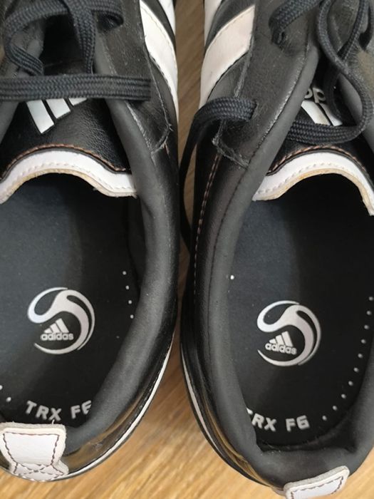 Спортивные бутсы адидас