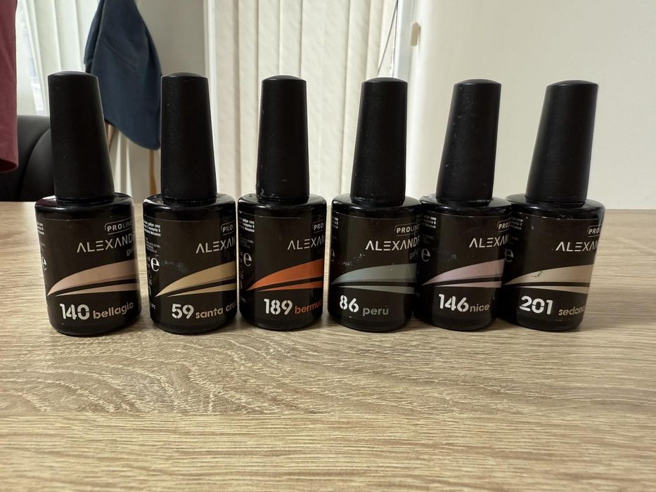 Продавам гел лакове на SNB и Alexandra’s с ТРО- 10 лв бр.