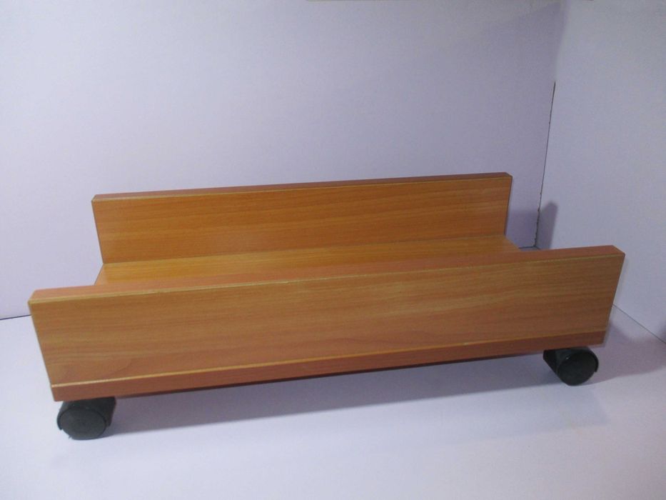 Подвижна стойка с колелца за настолен компютър