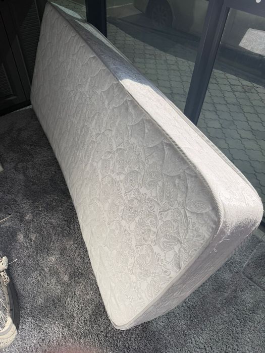 Продам матрас                .