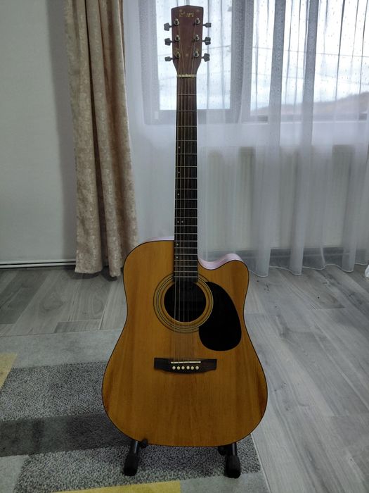 Vând instrumente muzicale