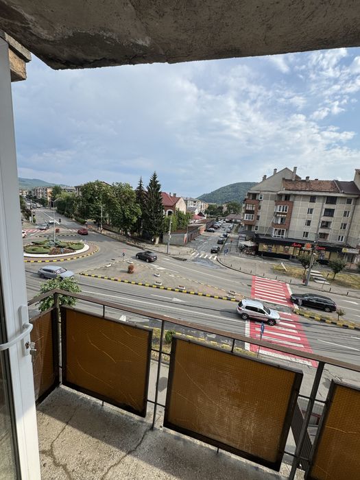 De vanzare apartament 3 camere zona centrala big