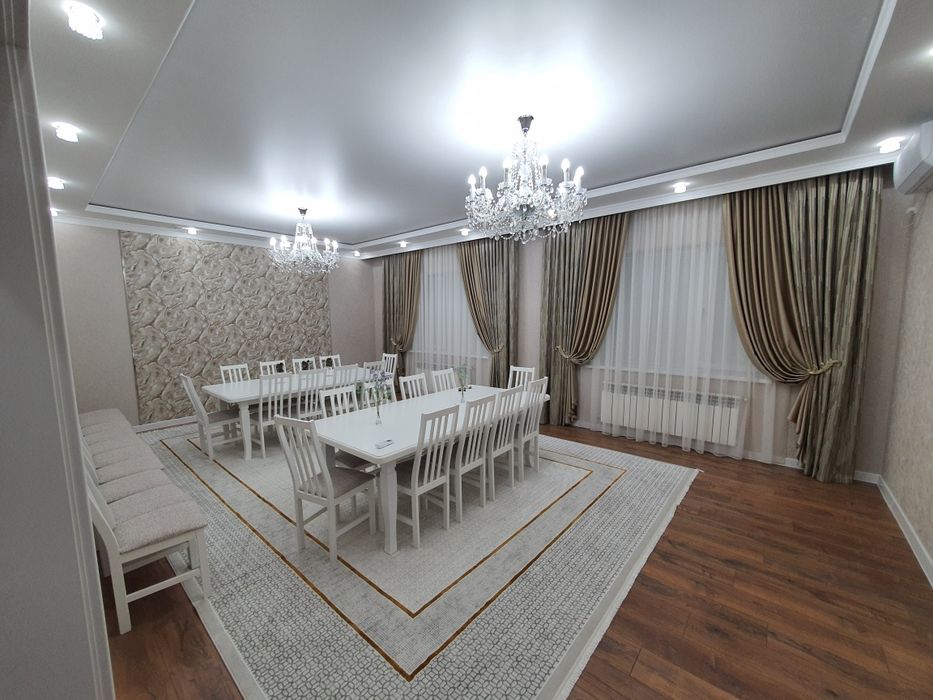 Продается Стол со стульями