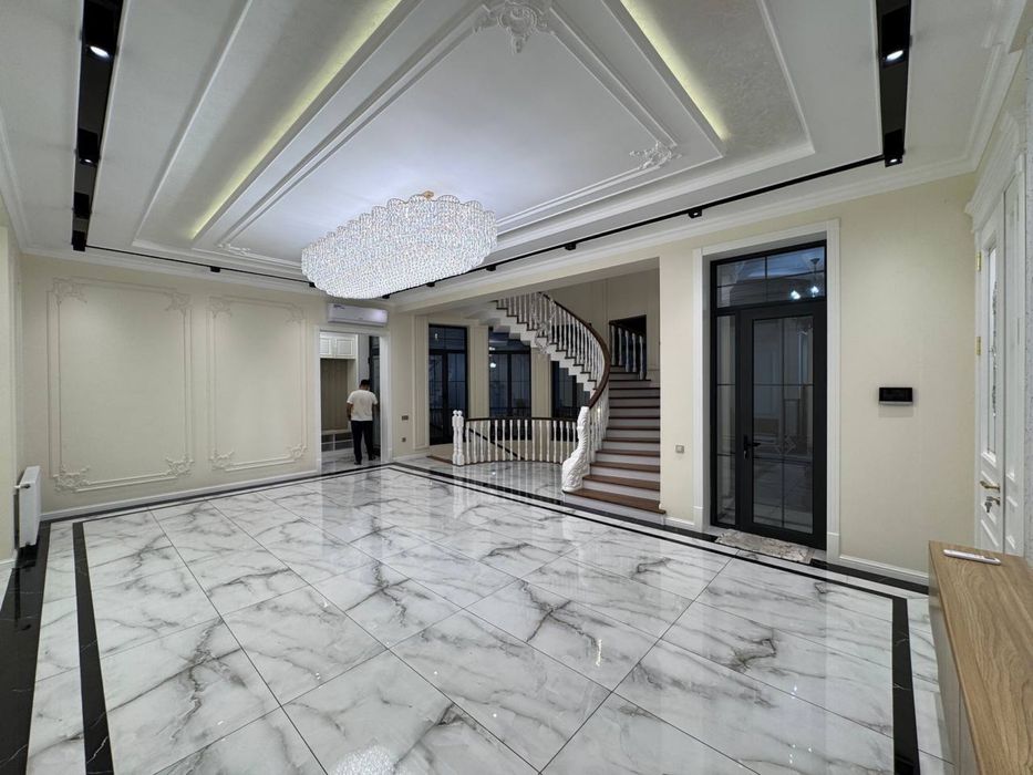 Мирзо Улугбек р-н  ДОМ на Амир Темур 6 соток 1000м2 еаро ремонт