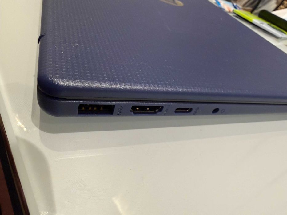 HP LAPTOP- New barley used