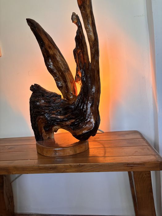 Lampa de living din lemn de soc
