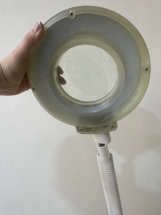 помощник, лампа лупа…