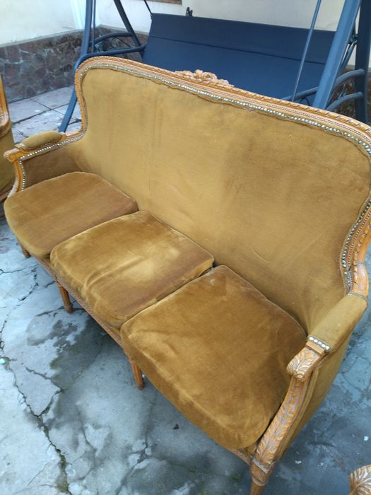 Антикварный комплект мягкой мебели. Европа.