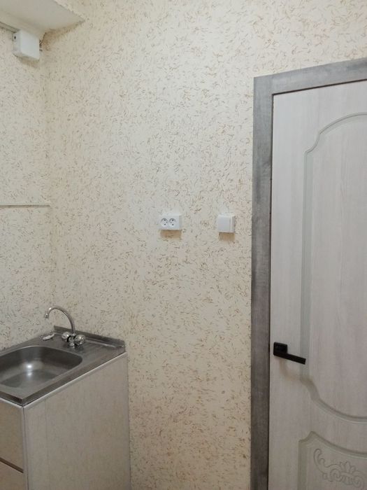 12000 у.е . г Чирчик. Бывщ . Общ. 1-эт. Туалет, ванна, мойка, внутри