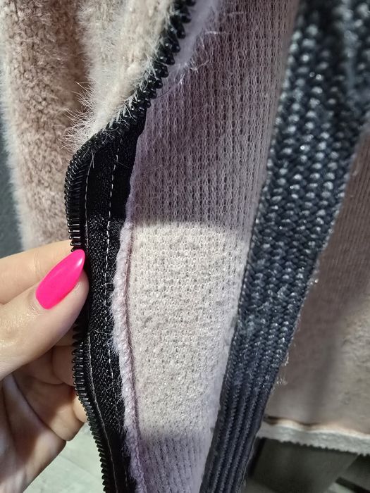 Продаю куртки на девочку