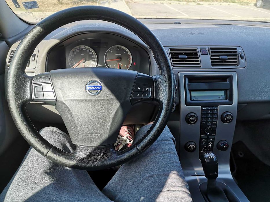 Автомобил Volvo V50