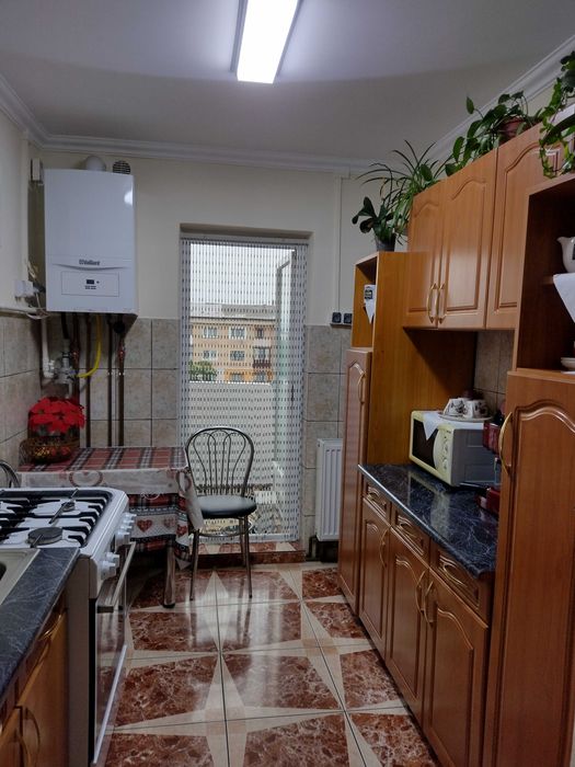 Apartament 3 camere de vanzare