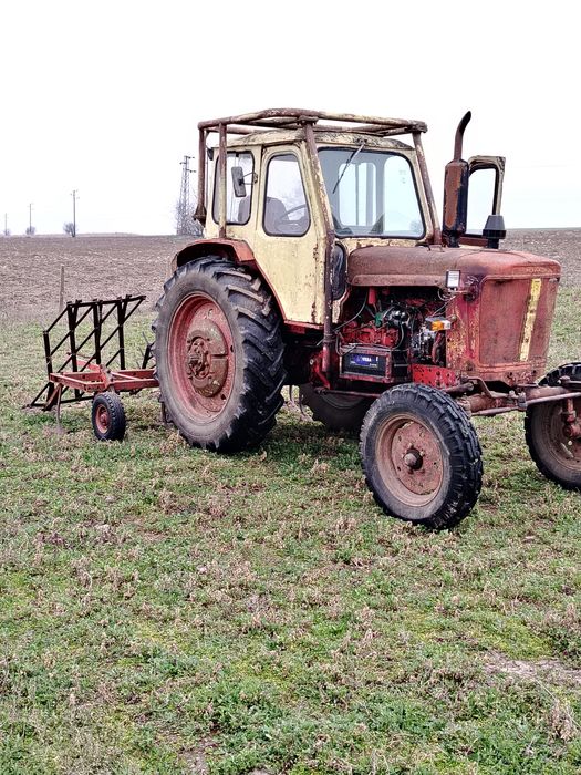 Продавам Трактор юмз