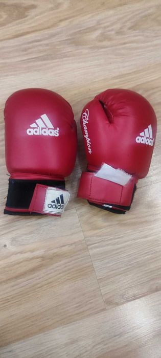 Боксерские перчатки