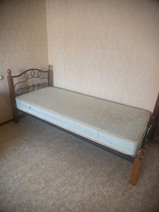 Продам кровать с матрасом